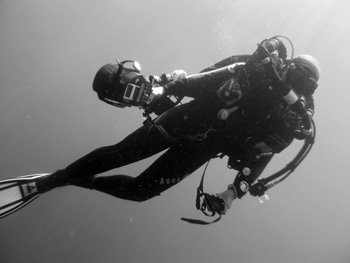 women tek diving